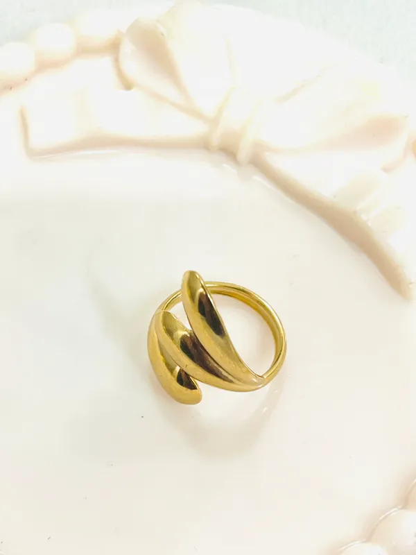 Golden_Cocktail_Ring_For_Women