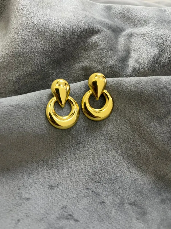 Set_Of_2_-_Golden_Minimalist_&_Classic_Sweetheart_Earrings_For_Women