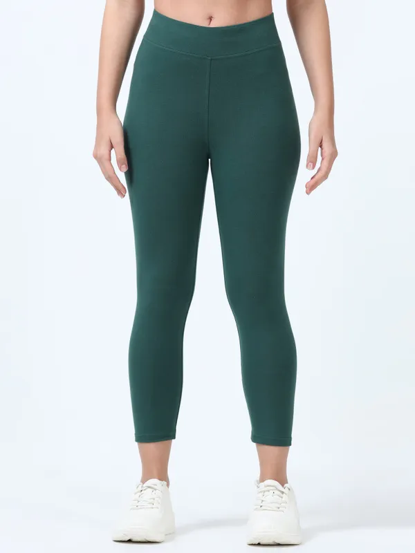 Dark_Green_Cotton_Spandex_Capri_For_Women