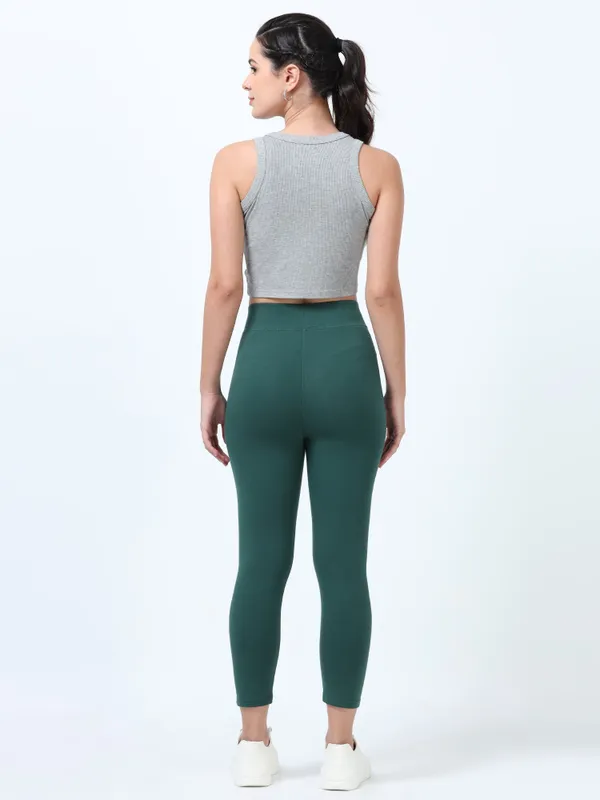 Dark_Green_Cotton_Spandex_Capri_For_Women