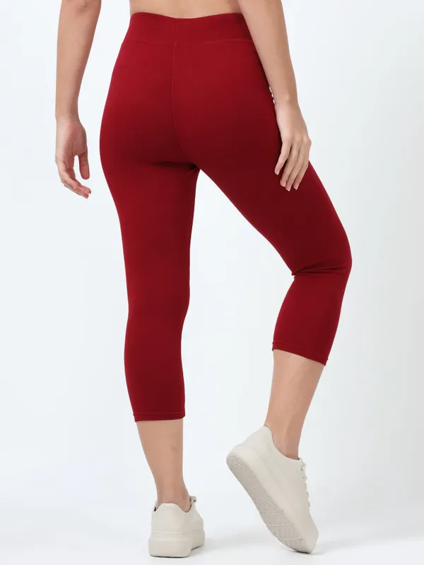 Maroon_Cotton_Spandex_Capri_For_Women