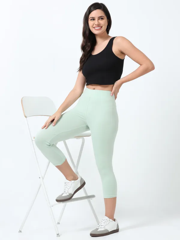 Pistachio_Cotton_Spandex_Capri_For_Women