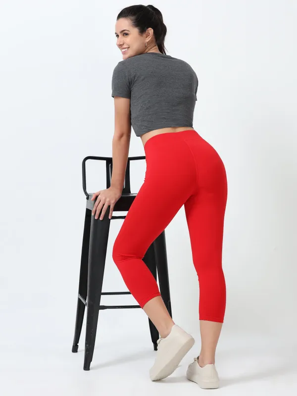 Red_Cotton_Spandex_Capri_For_Women