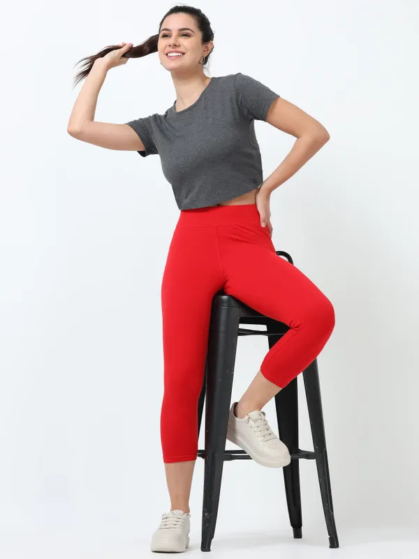 Red_Cotton_Spandex_Capri_For_Women