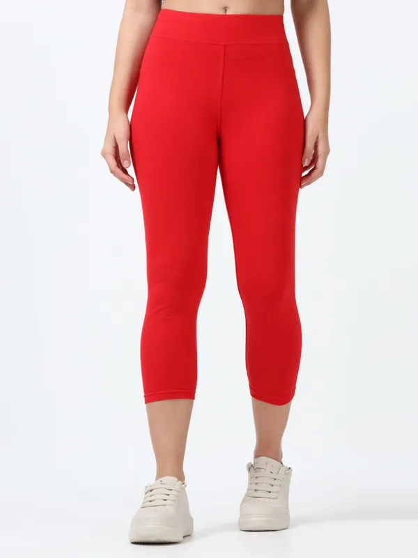 Red_Cotton_Spandex_Capri_For_Women