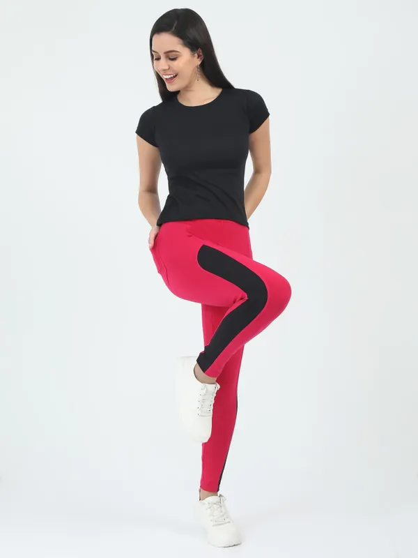 Dark_Pink_&_Black_Contrast_Slim_Patch_Ankle_Sports_Jegging_For_Women