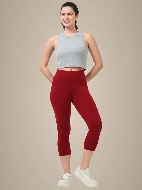Maroon_Cotton_Spandex_Capri_For_Women