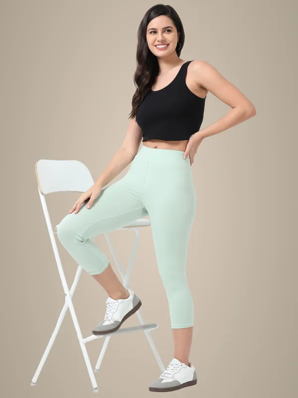Pistachio_Cotton_Spandex_Capri_For_Women