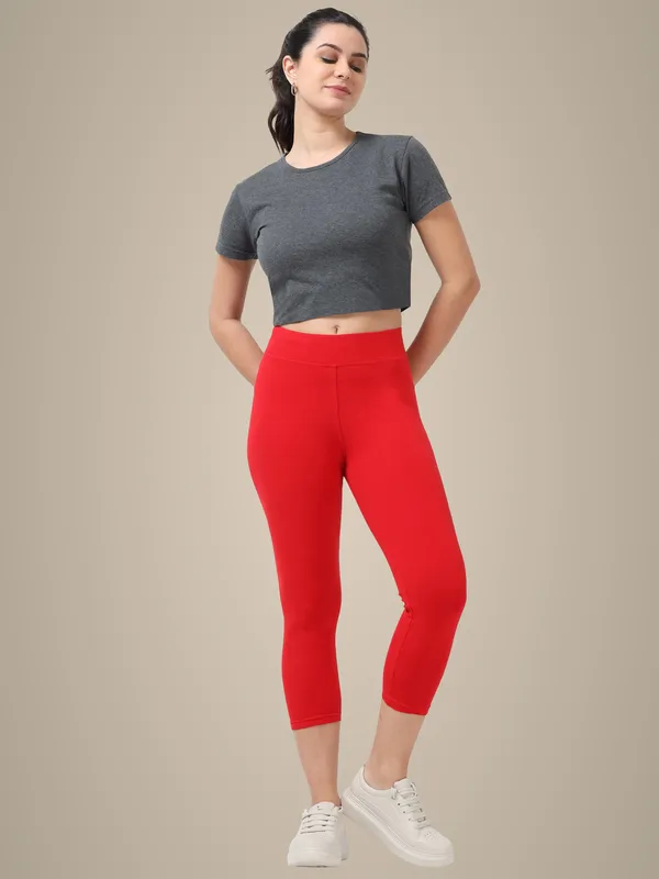 Red_Cotton_Spandex_Capri_For_Women