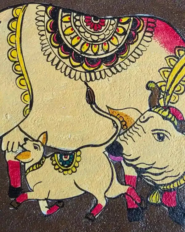 Brown_Kamdhenugobar_(Cow_Dung)_Wall_Painting_For_Vastu_&_Positivity