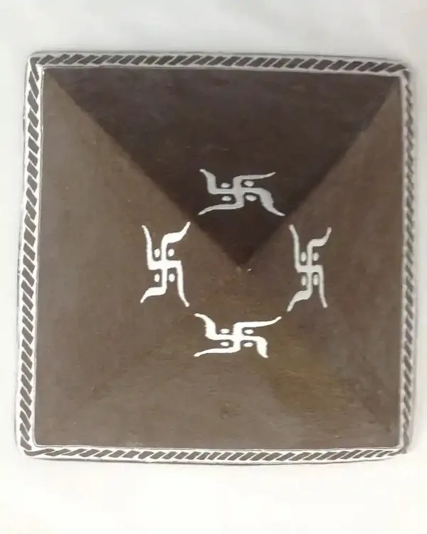 Vastu-Dosh_Nivarak_Gobar_(Cow_Dung)_Pyramid_–_Natural_Remedy_for_Energy_Correction,_Protection_&_Harmony
