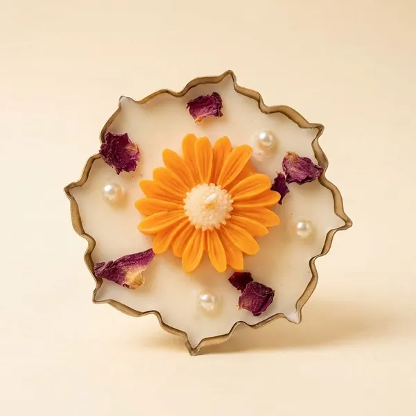 White_Urli_Daisy_Soya_Wax_Candle_For_Home_(Pack_Of_1_)