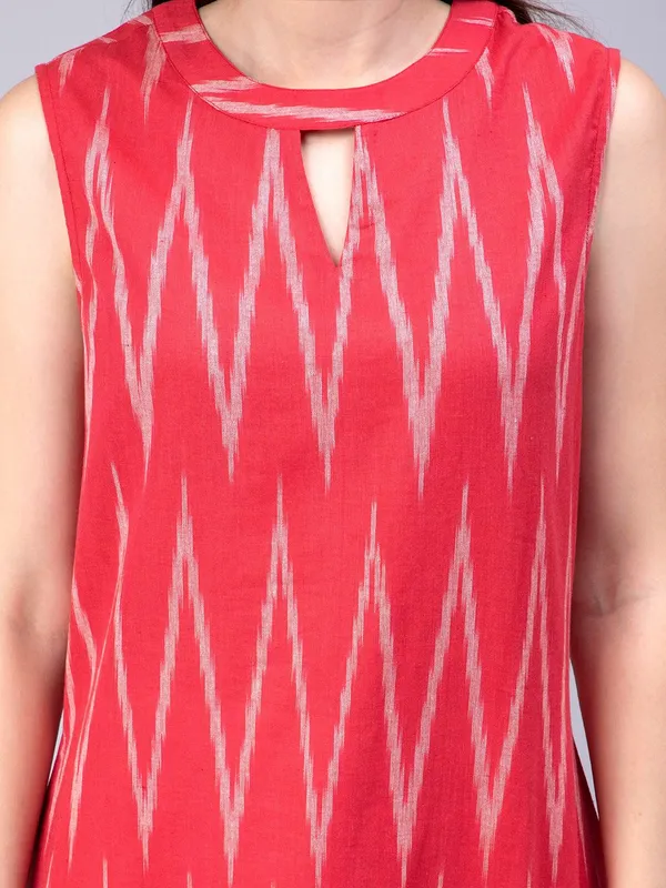 Red_Cotton_Ethnic_Motifs_Ikkat_Printed_Keyhole_Neck_Cotton_Straight_Kurta_For_Women