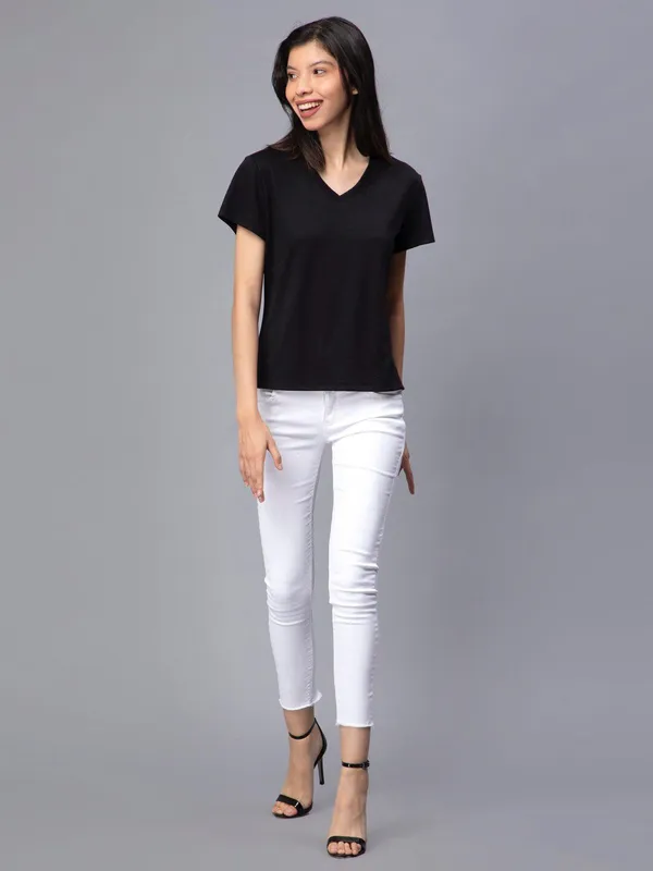 Black_Cotton_V-Neck_Slim_Fit_Cotton_T-Shirt_For_Women