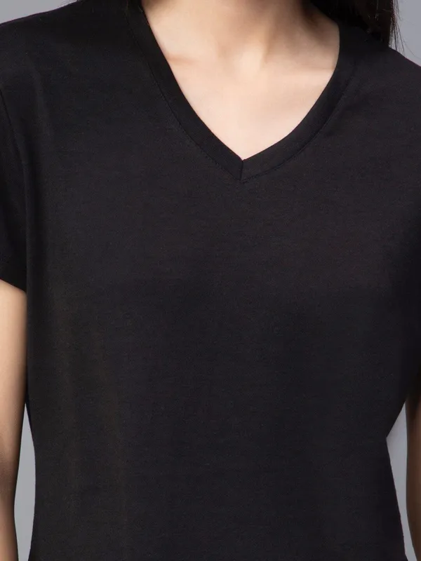 Black_Cotton_V-Neck_Slim_Fit_Cotton_T-Shirt_For_Women