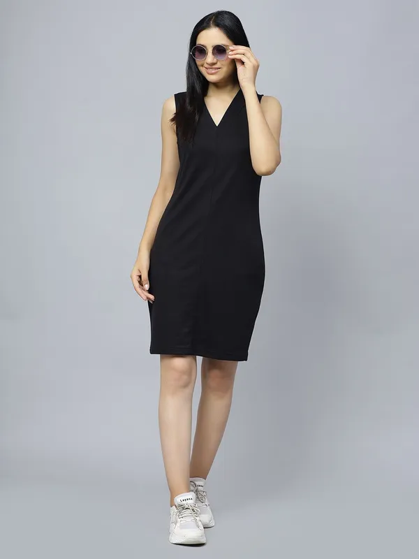 Black_Cotton_V-Neck_Cotton_Sheath_Dress_For_Women