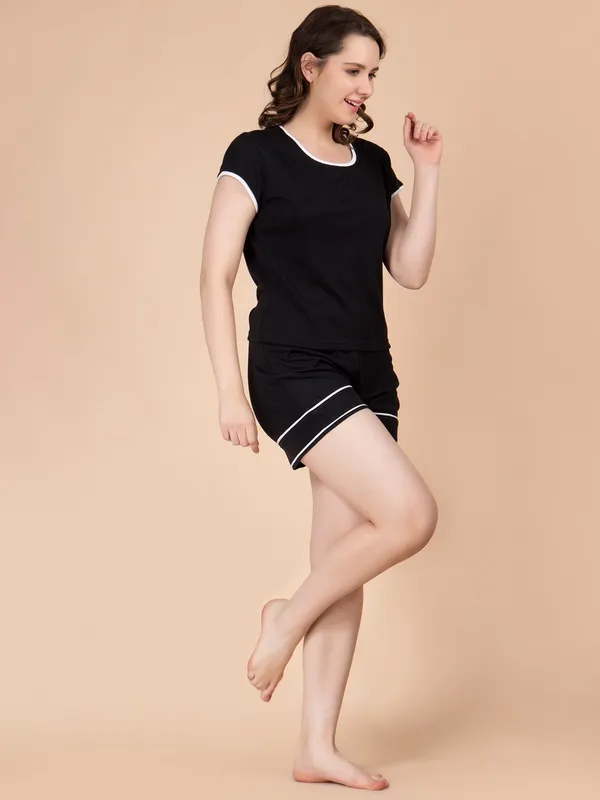 Black_Cotton_Women_Outdoor_Sports_Shorts_For_Women