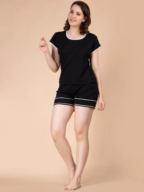 Black_Cotton_Women_Outdoor_Sports_Shorts_For_Women
