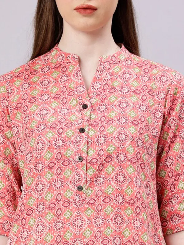 Peach_Cotton_Ethnic_Motifs_Roll-Up_Sleeves_Mandarin_Collar_Cotton_Straight_Kurta_For_Women