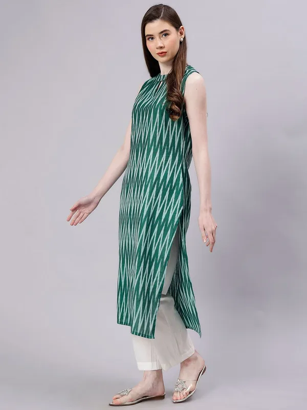 Green_Cotton_Geometric_Printed_Keyhole_Neck_Cotton_Sleeveless_Straight_Kurta_For_Women