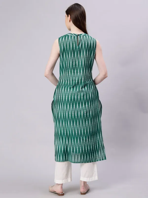 Green_Cotton_Geometric_Printed_Keyhole_Neck_Cotton_Sleeveless_Straight_Kurta_For_Women