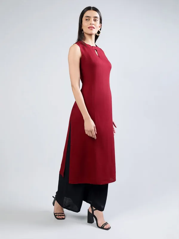 Maroon_Cotton_Women_Keyhole_Neck_Kurta_For_Women