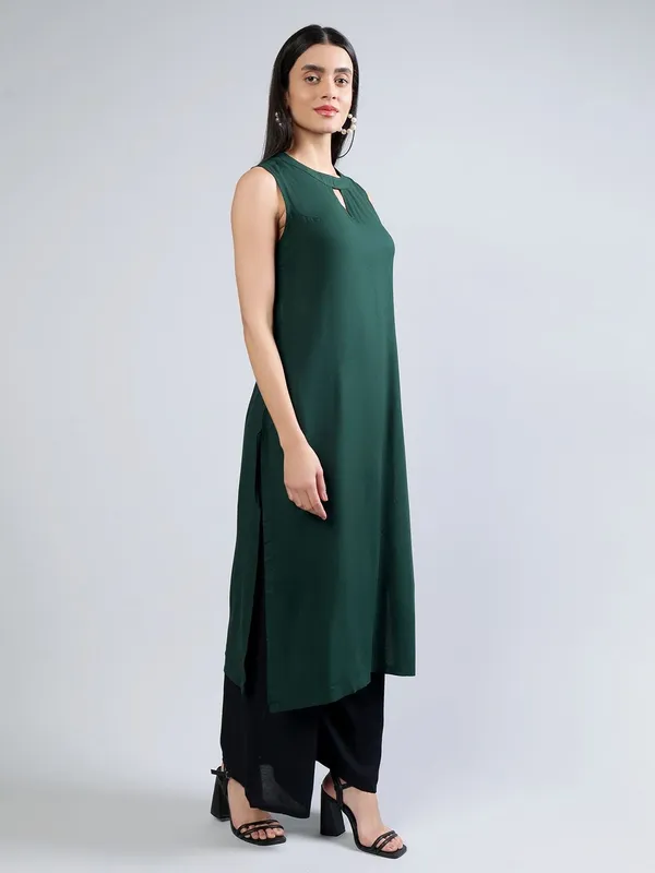 Green_Cotton_Women_Keyhole_Neck_Sequinned_Kurta_For_Women