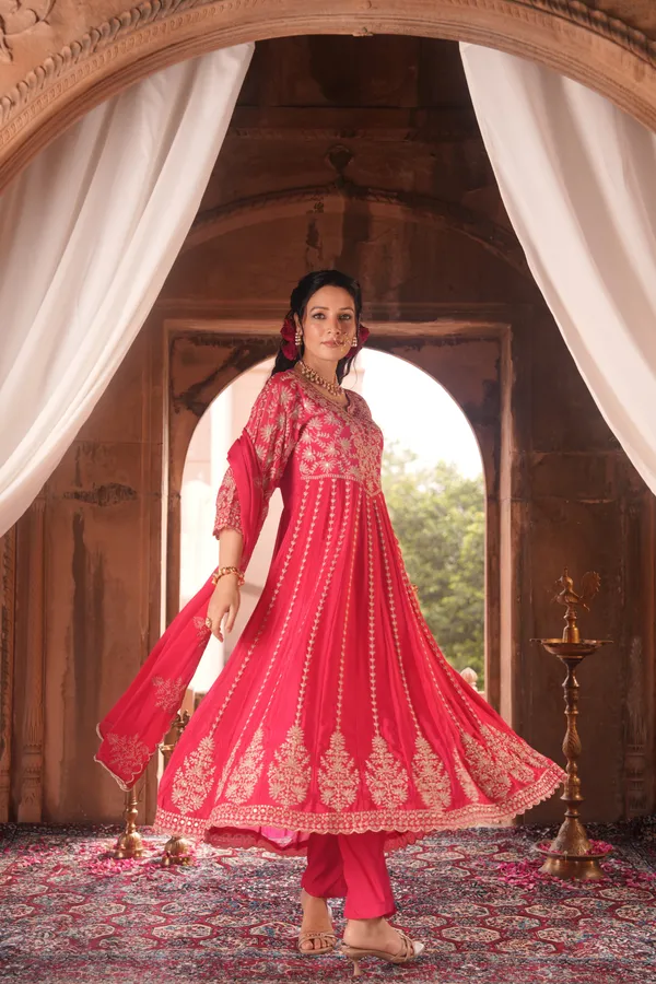 Lakshmi_Pink_Chinon_Silk_Premium_Suit_Set_For_Women