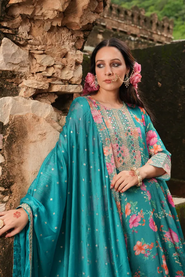 Aarohi_Green_Chinon_Silk_Premium_Suit_Set_For_Women