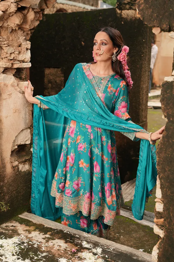 Aarohi_Green_Chinon_Silk_Premium_Suit_Set_For_Women