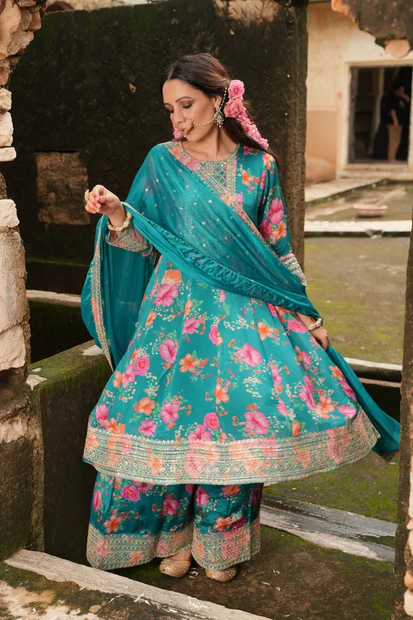 Aarohi_Green_Chinon_Silk_Premium_Suit_Set_For_Women