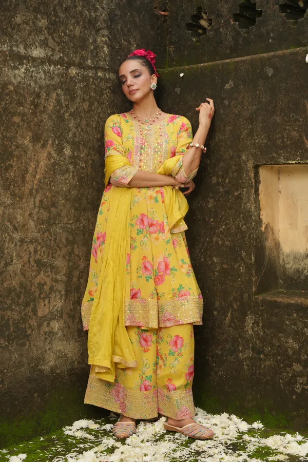Aarohi_Yellow_Premium_Chinon_Silk_Suit_Set_For_Women