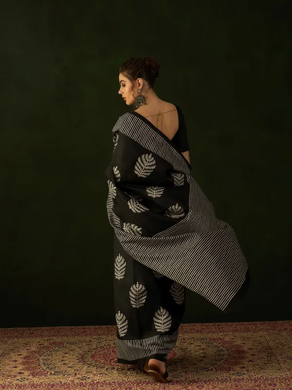 Manika_Black_Premium_Bhagalpuri_Silk_Saree_For_Women