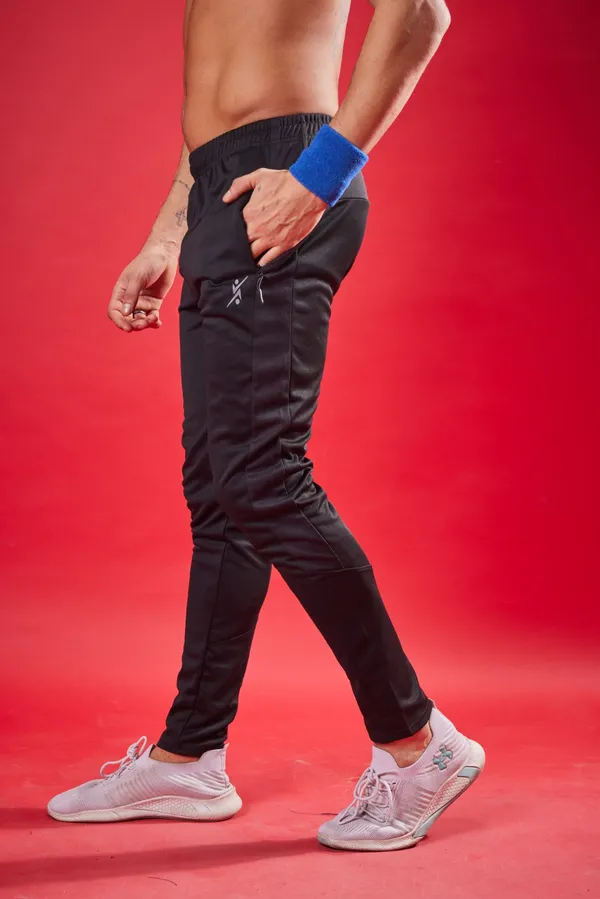 Black_Solid_Slim_Fit_Trackpants_For_Men