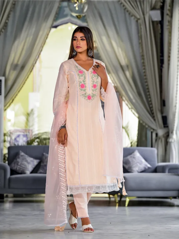 Peach_Cotton_Premium_And_Elegant_Kurta_Sets_For_Women