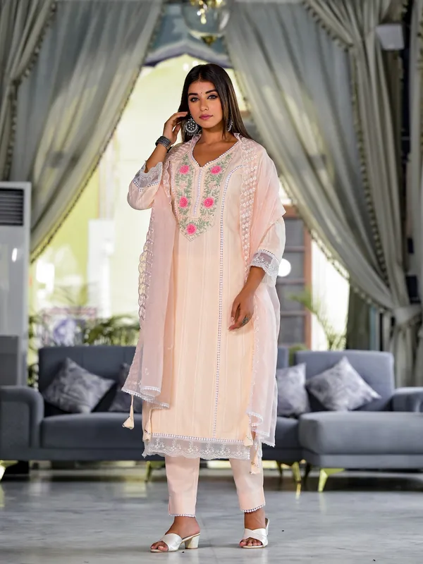 Peach_Cotton_Premium_And_Elegant_Kurta_Sets_For_Women