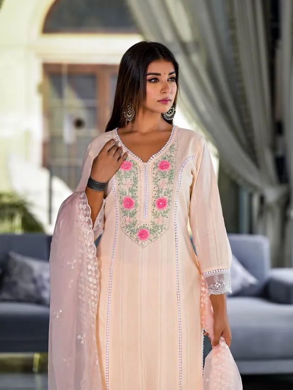 Peach_Cotton_Premium_And_Elegant_Kurta_Sets_For_Women