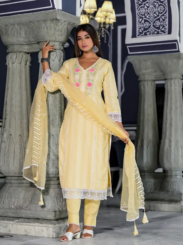 Yellow_Cotton_Premium_And_Elegant_Kurta_Sets_For_Women