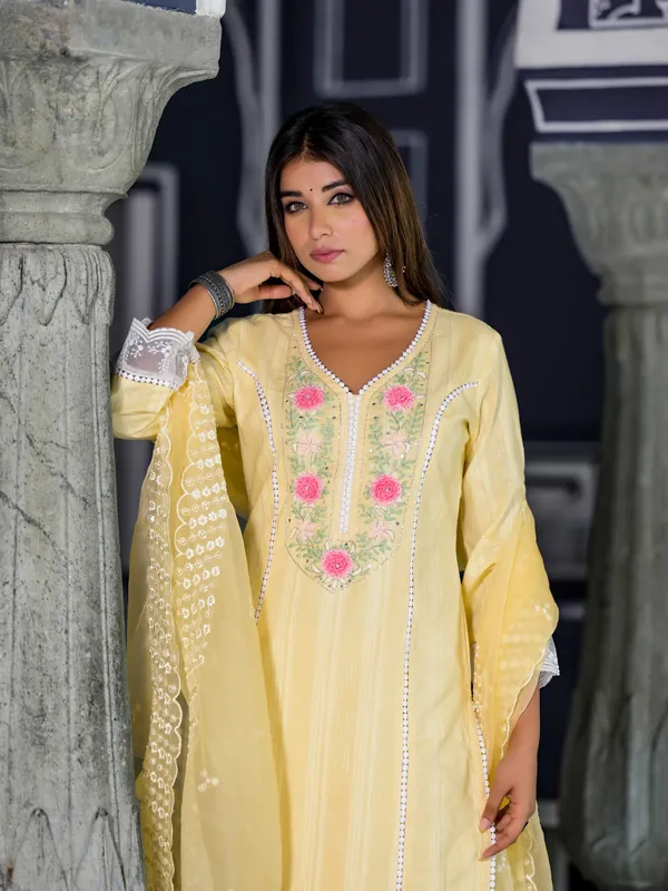 Yellow_Cotton_Premium_And_Elegant_Kurta_Sets_For_Women