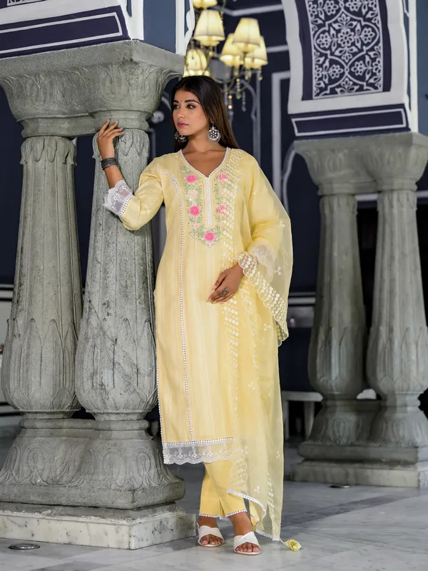 Yellow_Cotton_Premium_And_Elegant_Kurta_Sets_For_Women
