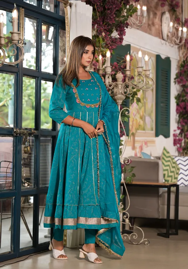 Green_Cotton_Premium_And_Elegant_Kurta_Sets_For_Women