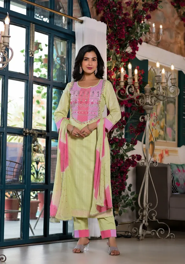 Green_Cotton_Premium_And_Elegant_Kurta_Sets_For_Women