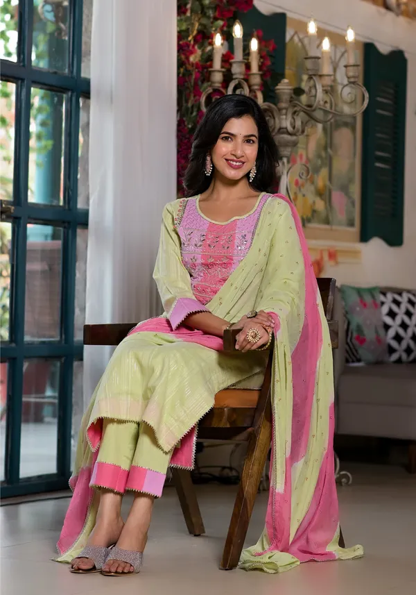 Green_Cotton_Premium_And_Elegant_Kurta_Sets_For_Women