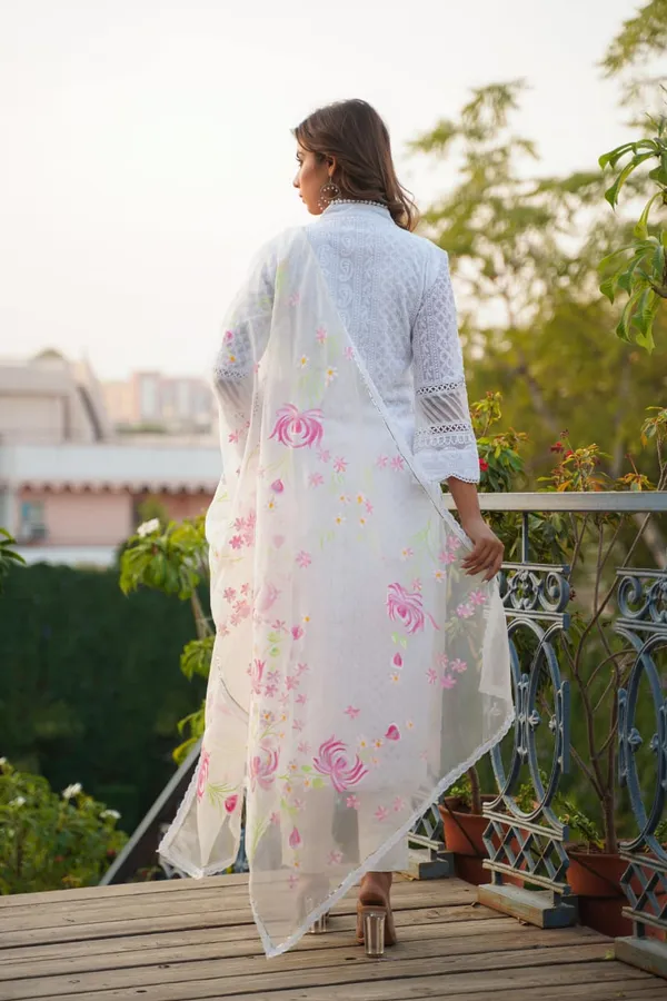 Whate_Georgette_Premium_And_Elegant_Kurta_Sets_For_Women