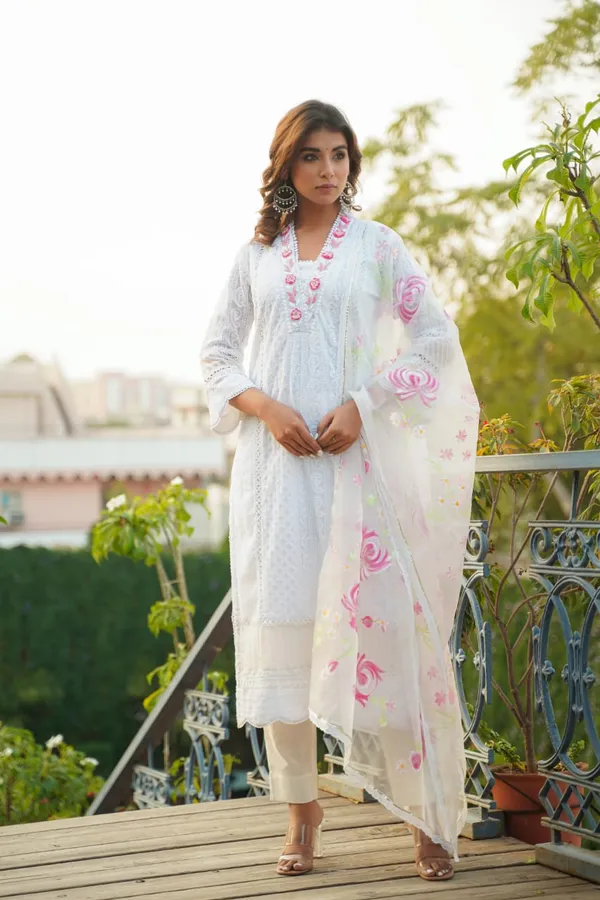 Whate_Georgette_Premium_And_Elegant_Kurta_Sets_For_Women