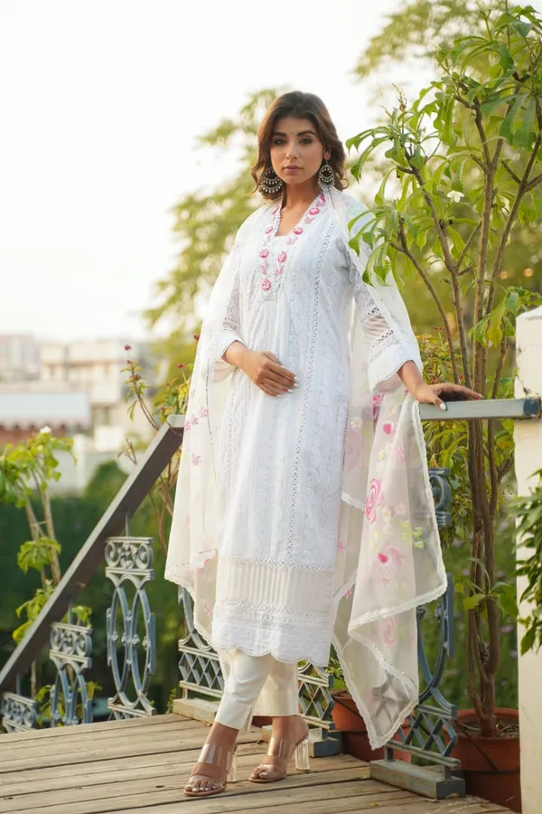 Whate_Georgette_Premium_And_Elegant_Kurta_Sets_For_Women