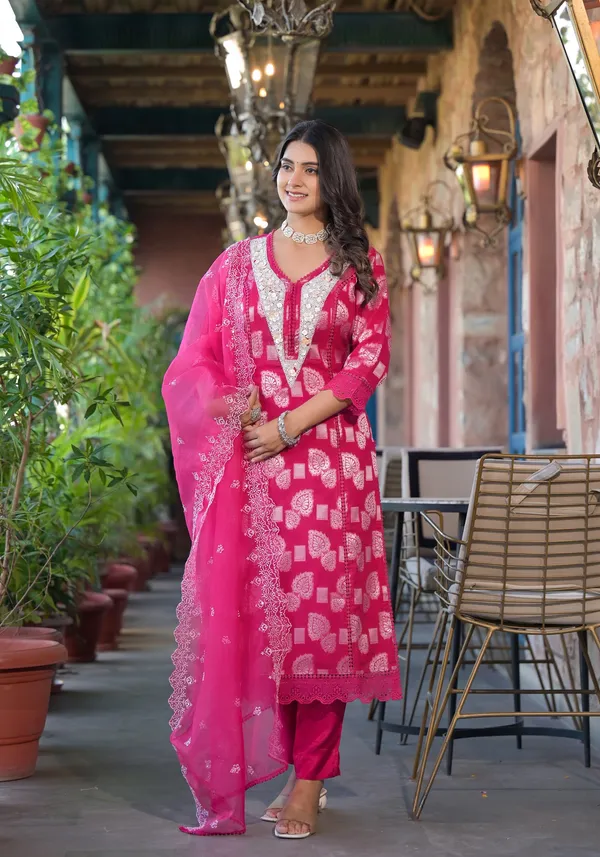 Pink_Cotton_Premium_And_Elegant_Kurta_Sets_For_Women