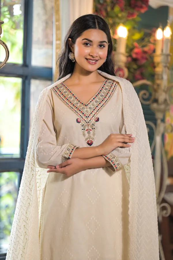 Off_White_Cotton_Premium_And_Elegant_Kurta_Sets_For_Women