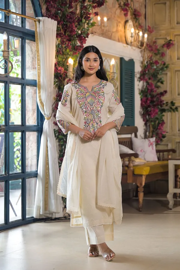 Off_White_Cotton_Premium_And_Elegant_Kurta_Sets_For_Women