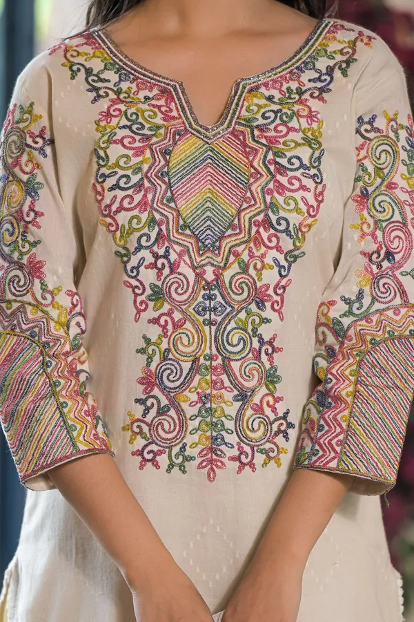 Off_White_Cotton_Premium_And_Elegant_Kurta_Sets_For_Women